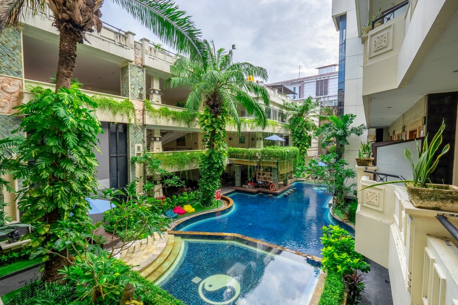 Famous Hotel Kuta